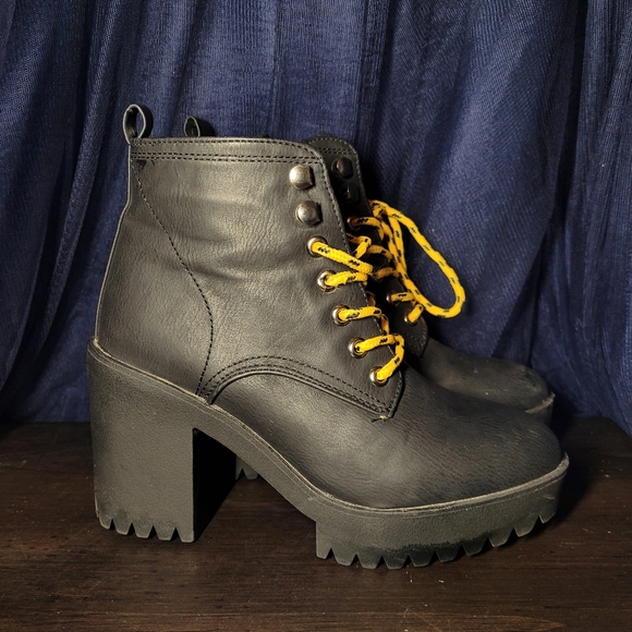 Seven7 Platform Ankle Boots - Picture 4 of 5